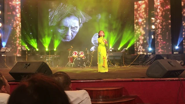 Mẹ Ơi Mai Con Về - Dương Nghi Đình Hò Rất Ngọt Trong Ca Khúc Mẹ Ơi Mai Con Về Khiến Giả Cảm Động