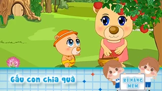 Gấu con chia quà