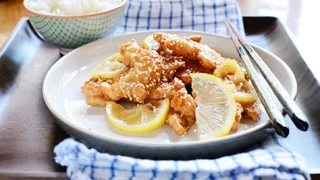 Gà rán sốt chanh tỏi lạ miệng
