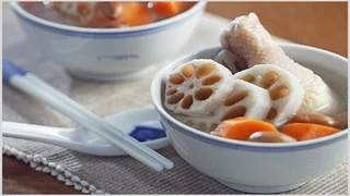 Bổ dưỡng với Gà hầm Củ Sen Huế