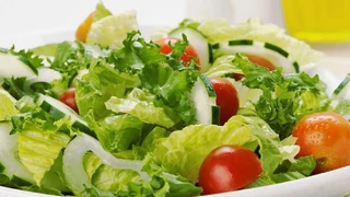Ăn Salad để giảm cân và những sai lầm thường gặp