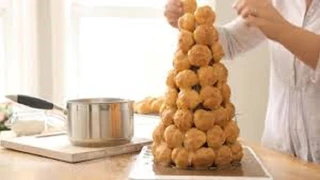 Đón năm mới với bánh su kem tháp