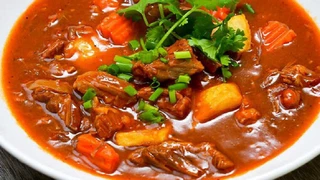 Cách làm món bò sốt vang ngon đúng điệu cho gia đình