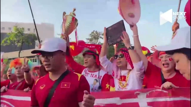 CĐV Việt Nam Tới Rajamangala Tiếp Lửa ĐT Việt Nam