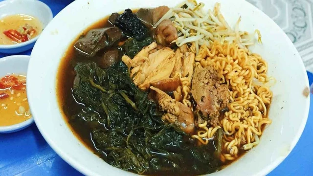 Mỳ gà tần Hàng Rươi