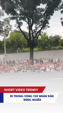 Đi trong vòng tay nhân dân đúng nghĩa
