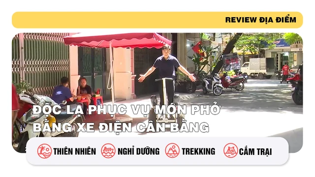 Độc lạ phục vụ món phở bằng xe điện cân bằng