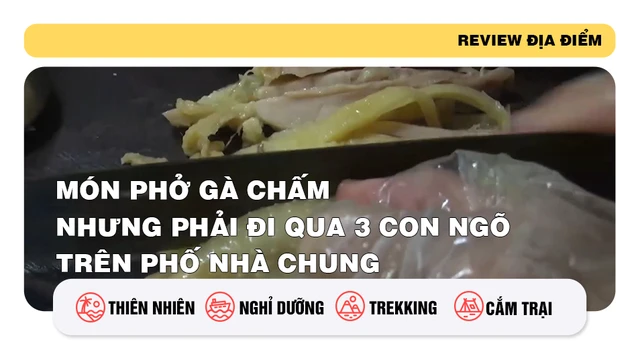 Món phở gà chấm nhưng phải đi qua 3 con ngõ trên phố Nhà Chung