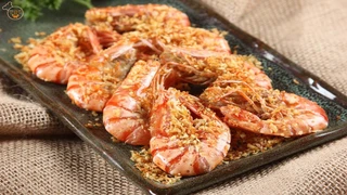 Hướng dẫn cách làm tôm sú chiên bơ tỏi và nộm rau má mực tươi 