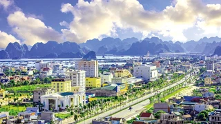 Không phải Hạ Long mà những địa điểm này ở Cẩm Phả mới khiến du khách tới Quảng Ninh phải xiêu lòng