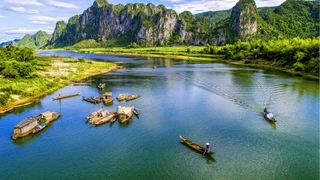 Quảng Bình viên kim cương xanh của du lịch Việt Nam logo