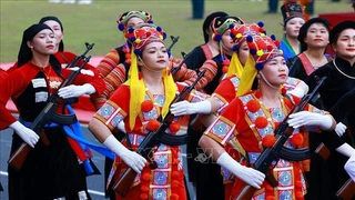 Hình ảnh chưa từng thấy: Vạn người đội mưa theo dõi Lễ Kỷ niệm 70 năm Chiến thắng Điện Biên Phủ (phần 3)