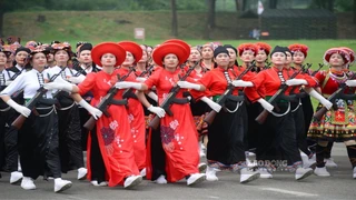 Hình ảnh chưa từng thấy: Vạn người đội mưa theo dõi Lễ Kỷ niệm 70 năm Chiến thắng Điện Biên Phủ (phần 4)