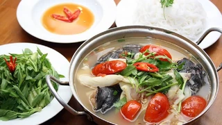 Nguyên liệu "bí mật" ít ai ngờ giúp bạn có món cá lăng om măng cay ngon như ngoài hàng
