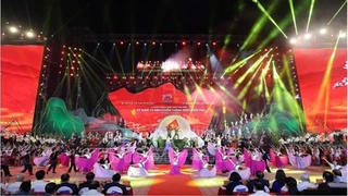 Dòng người hát vang “Việt Nam Hồ Chí Minh” trên đường phố Điện Biên trong ngày kỷ niệm đặc biệt (phần 4)