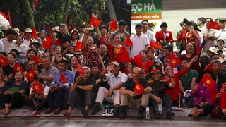 Dòng người hát vang “Việt Nam Hồ Chí Minh” trên đường phố Điện Biên trong ngày kỷ niệm đặc biệt (phần 5)