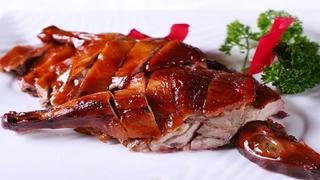Vịt quay Bắc Kinh cuốn bánh tráng phiên bản nhà làm ngon mê ly