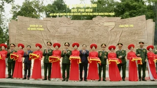 Khánh thành bức phù điêu Bác Hồ tại đền Hùng