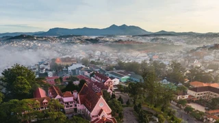 Lâm Đồng - Nhà Thờ Giáo Xứ Mai Anh thu hút du khách