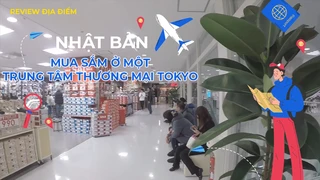 Mua sắm ở một trung tâm thương mại Tokyo