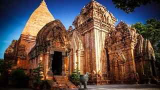 THÁP BA PONAGAR - Vẻ đẹp và bí ẩn