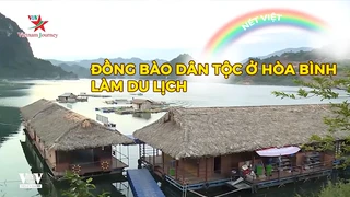 Đồng bào dân tộc ở Hòa Bình làm du lịch