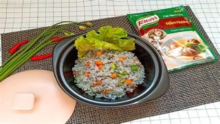 Cách làm cơm chiên hải sản hoa đậu biếc