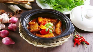 Cá giò kho thịt nạc, đậm đà đưa cơm 