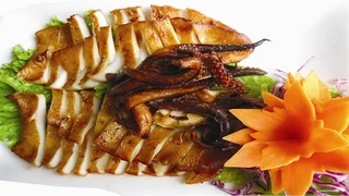 Mực một nắng sốt me dai dai, ngọt ngọt 