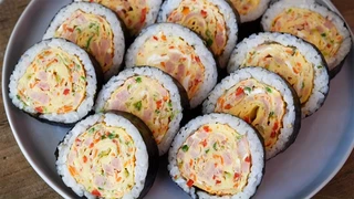Cách làm kimbap thơm ngon chuẩn vị Hàn