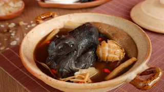 Gà đen tiềm tứ bảo: Món ngon ngày lạnh giá