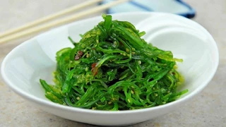 “Giải ngán” với salad rong biển ngày đầu năm