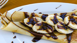 Cách làm bánh crepe chuối socola siêu đơn giản