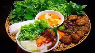 Mô hình chế biến món ăn ngon và sạch nhìn từ món bún chả