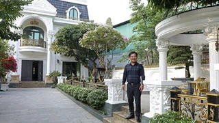 Thăm căn biệt phủ hơn 1000m2 và bộ sưu tập điếu cày giá trị -khủng- của nghệ sĩ Quang Tèo - VTC Now