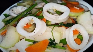 Su hào xào mực: Món ngon của Bát Tràng