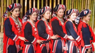 Gìn giữ nét đẹp trang phục truyền thống (phần 6)