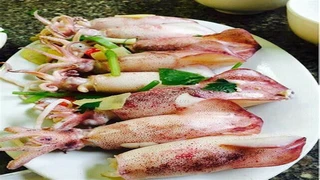 Mực xôi xông hơi: Ngon và lạ
