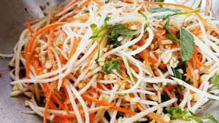 Nộm đu đủ - Món ăn độc đáo của người Thái 