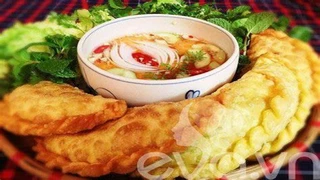 Bánh gối nhân Tôm chiên giòn