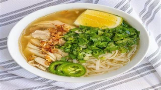 Độc đáo Phở Gà Hồng