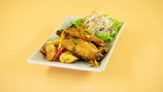 Cánh gà chiên sốt Tom Yum ăn kèm nộm đu đủ