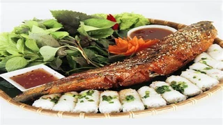 Siêu ngon với cá trắm giòn nướng riềng mẻ