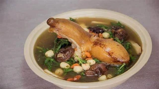 Lẩu chân dê tiềm thuốc Bắc