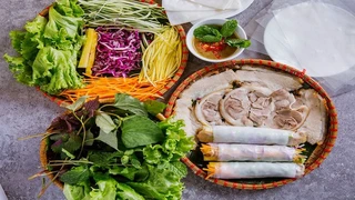 Giải nhiệt với Bánh Tráng cuốn Thịt Heo