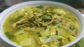 Rươi nấu măng