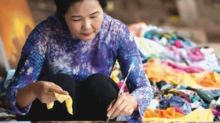 Hoạ sĩ Trần Thanh Thục - 40 năm tạo hồn cho sắc vải (phần 1)