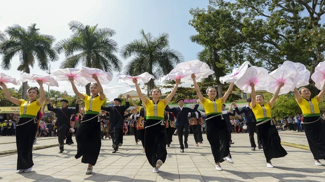 Về Sơn La xem điệu nhảy xòe Thái: Biểu tượng gắn kết cộng đồng (phần 3)