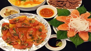 Thuyền Hải Sản Sốt Thái, Cá Hồi Sốt Chanh