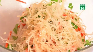 Cẩn thận khi chế biến gỏi tôm rau câu